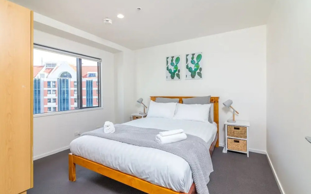 JHT - Carpark, 2 BRM Apartment, Next to Uni