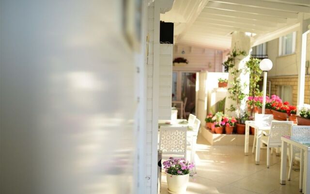 White Palace Otel