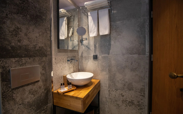 Zeno Suites Hotel