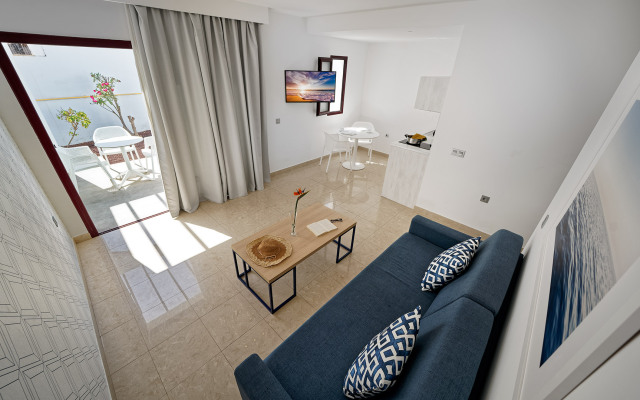 Отель Broncemar Beach Suites