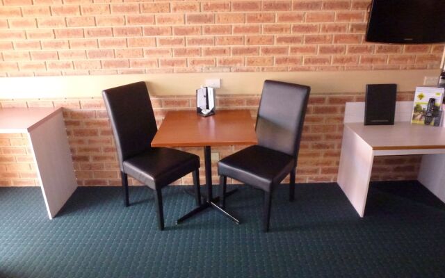 BEST WESTERN Colonial Motor Inn