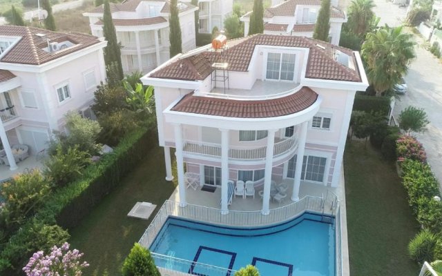 Villa Aslam, Kadriye Mahallesi 236 Sokak No: 1-4 Tolerance Golf Sitesi C-1 Blok, Serik, Antalya