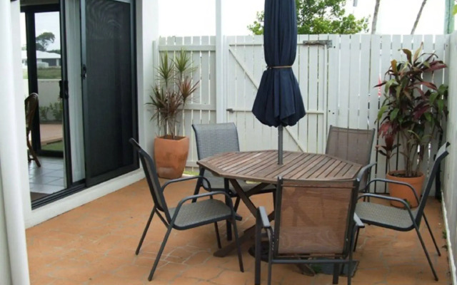 Koola Beach Apartments Bargara