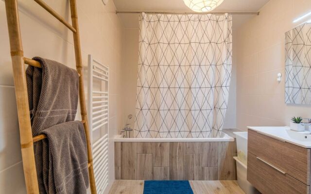 Pretty One-bedroom Apartment of 70m² With Balcony - Strasbourg