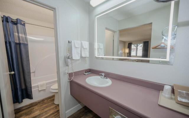 River Oak Inn