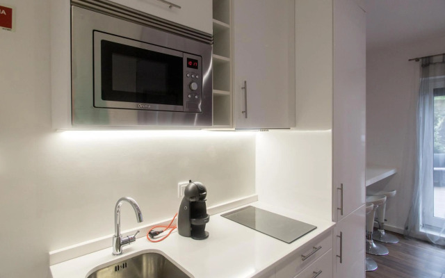 Almada Studios & Suites