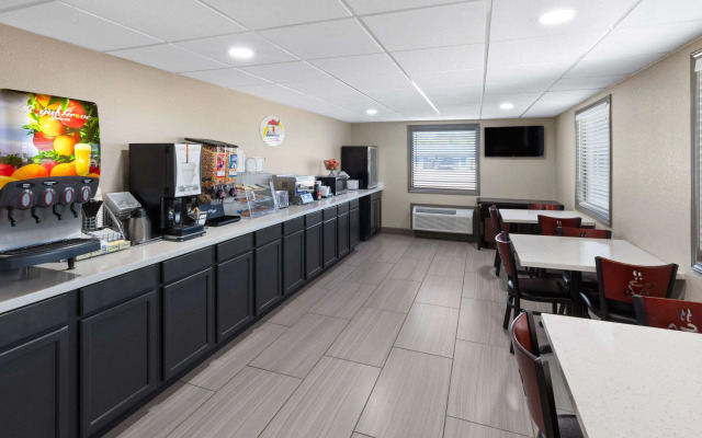 Super 8 by Wyndham Buffalo