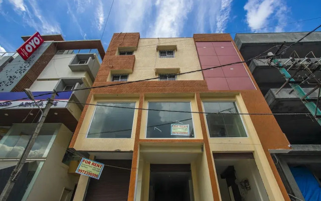 OYO 19524 Maruthi Home Stays 2