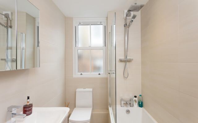 1 Bedroom Flat with Terrace in South West London