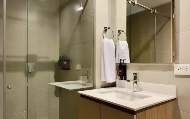 w Radiant 2BR w Balcony in Santa Barbara