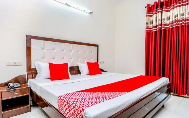 Preet Lodge Mohali by OYO Rooms
