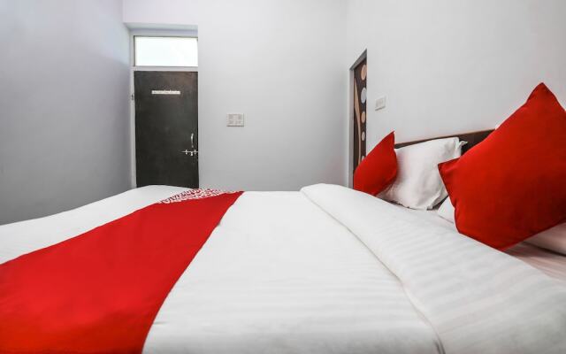 OYO 15243 Hotel Gulab Resort
