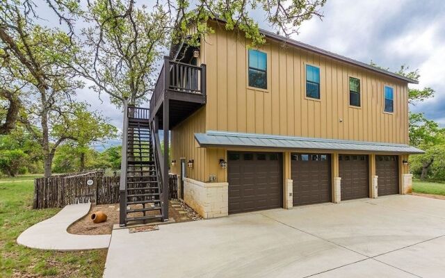 Far View Gasthaus 2 Bedroom Apts by RedAwning