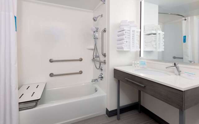 Hampton Inn & Suites Kansas City-Country Club Plaza