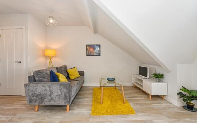 Wyndham Crescent- Stylish Apartment in Trendy Pontcanna