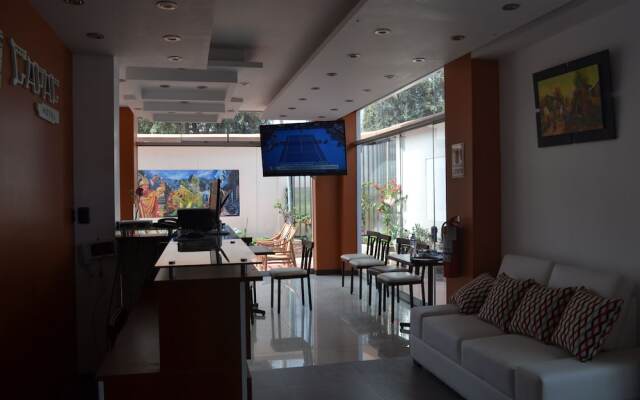 Capac Hotel