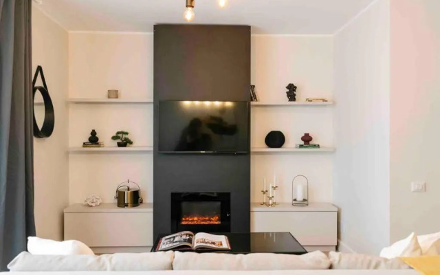 Sunny 2BR Flat-Top Location-Amazing Views