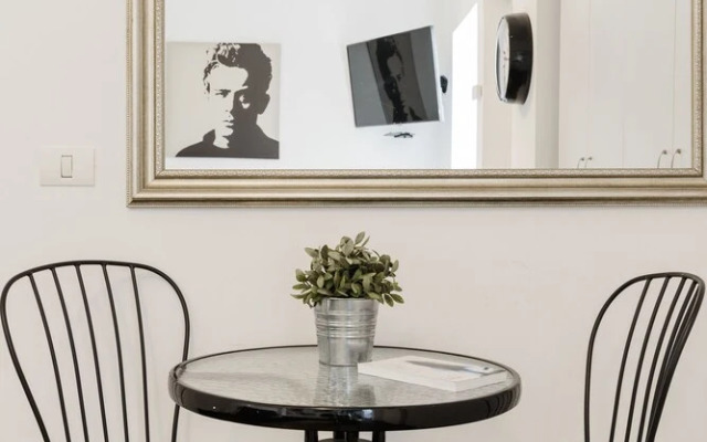 Rothschild Chic Studio