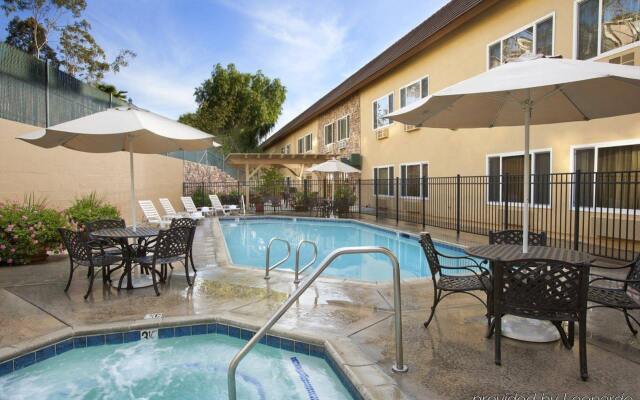 Ayres Hotel Corona – Riverside