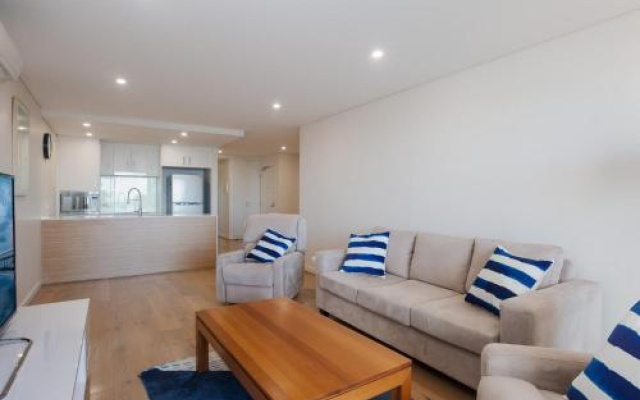 Unit 301 'The Shoal' 6-8 Bullecourt Street - Air Con, Walking To Local Shops And Beach – Guest Rooms – Shoal Bay