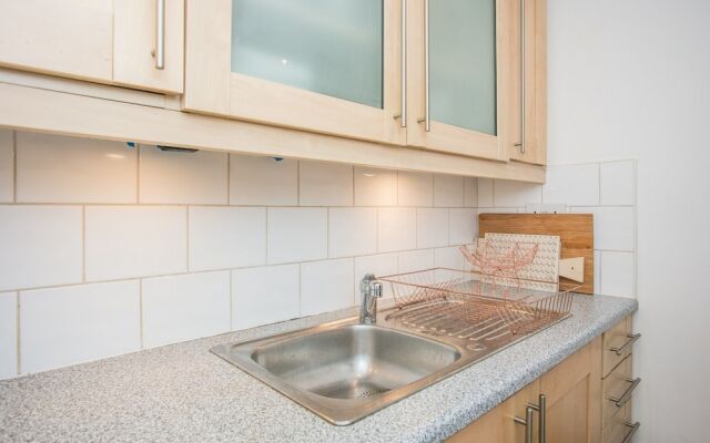 Cosy 2 Bedroom in Stoke Newington With Private Patio