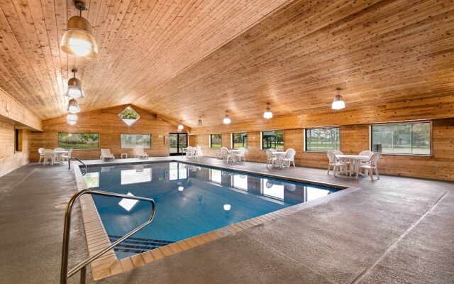 Gull Lake All-season Getaway w/ Private Deck