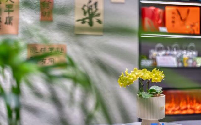 Tongxiang Wanxianghui Chengxin Yaju Hotel(Yongli Plaza Store)