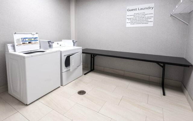 Holiday Inn Express & Suites Commerce by IHG