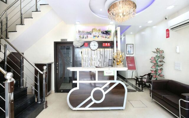 OYO 8766 Hotel DS Regency
