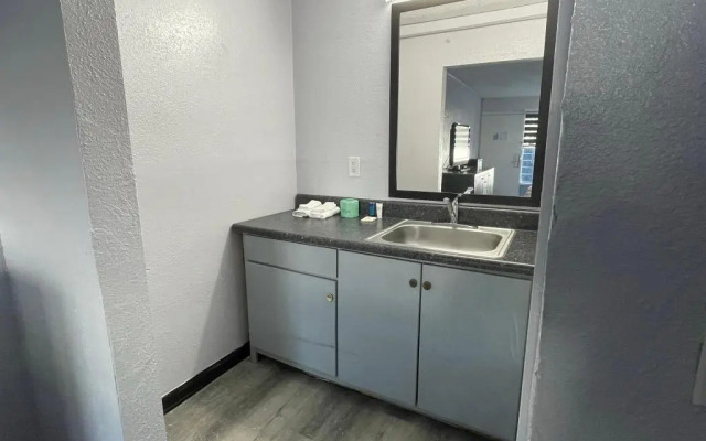 Budgetel Inn & Suites