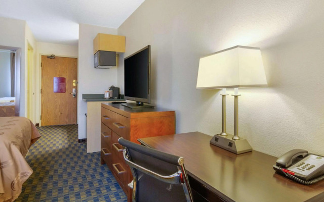 Quality Inn & Suites Lakewood - Denver Southwest