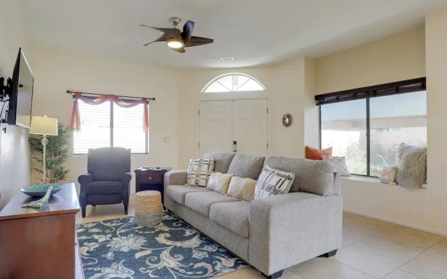 Sunny Tucson Townhome w/ Patio & Mountain Views!