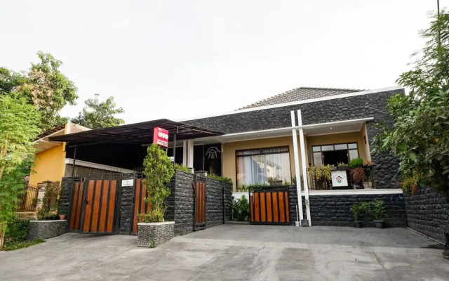 Erna's House Solo by OYO Rooms