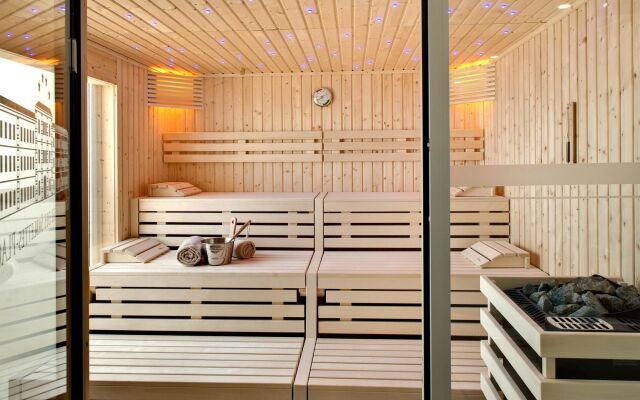 Grand Hotel Des Sablettes Plage, Curio Collection By Hilton