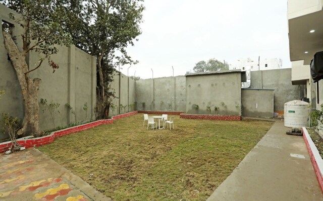 OYO 22663 Qlark Rooms & Lawn