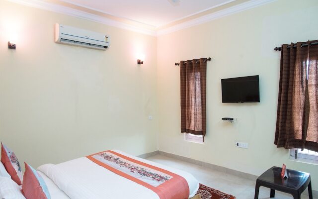 OYO 11064 Home Spacious 3BHK Near Hiran Magri