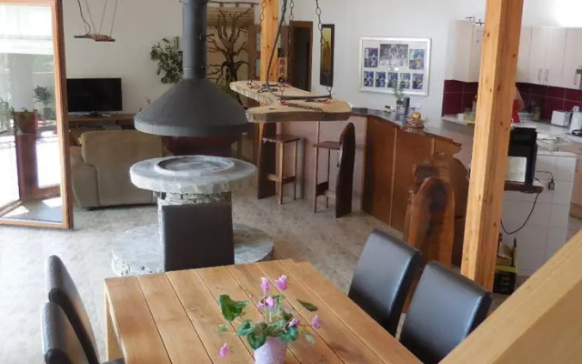 Tabashko Tarn Guest House