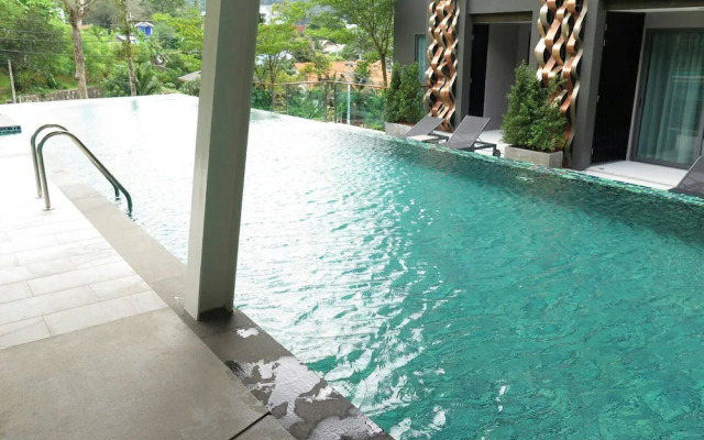 Pool Front Sexy Studio Fully Furnished Apartment