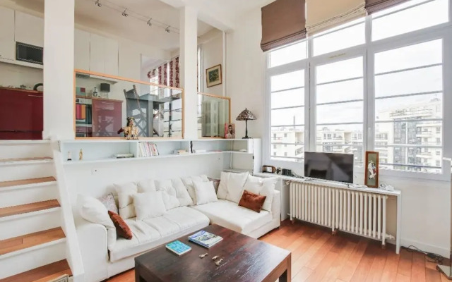 Apartment for 4 Persons View on the Eiffel Tower