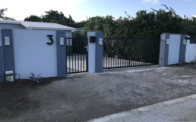 Stylish 3-bed House in Brakkeput Meimei