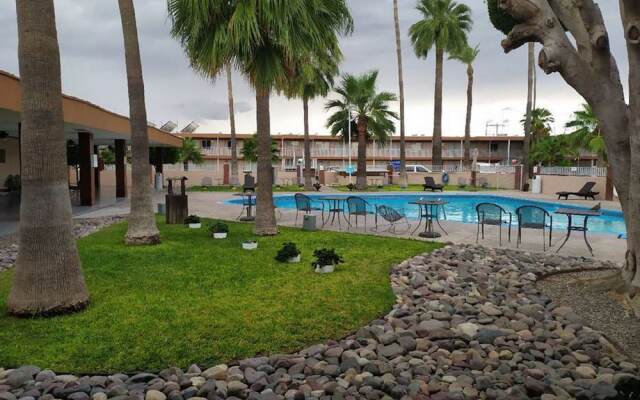 El Camino Hotel & Suites