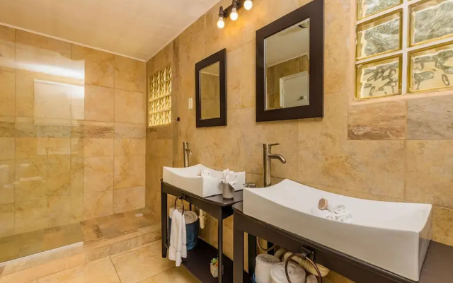 Beautiful 4BR 3BA Villa w Private Pool Jacuzzi