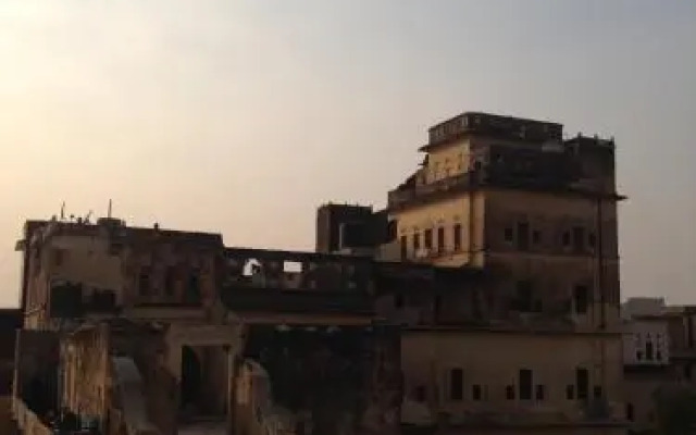 Narayan Niwas Castle