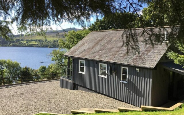 Cosy 2-bed Cottage With Stunning Hill & Loch Views