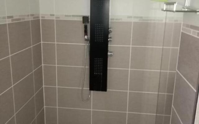 Appartement spacieux 10 mn plage wifi stationnement