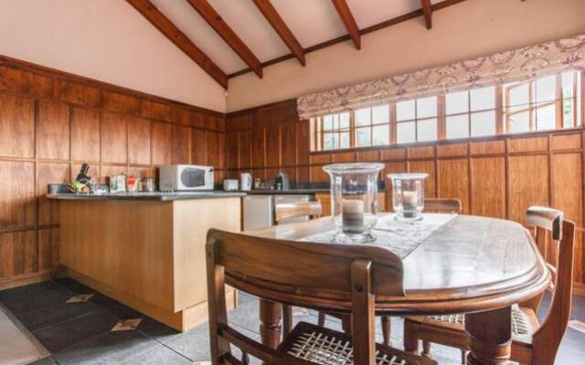 Sandown Estate Apartment