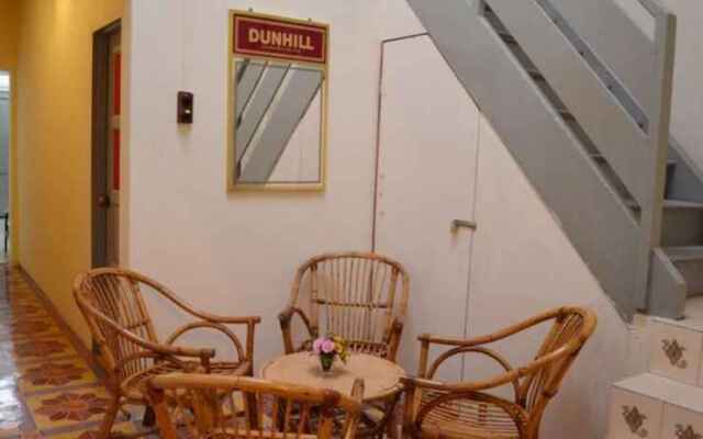 Senyum Senyum Holiday House