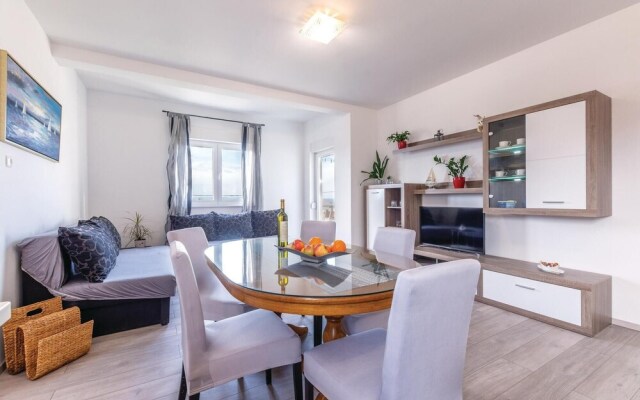 Nice Home in Podstrana With Wifi and 2 Bedrooms