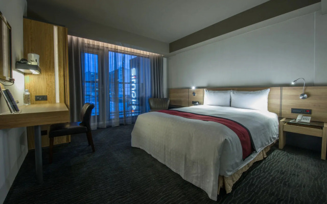 Simple Plus Hotel