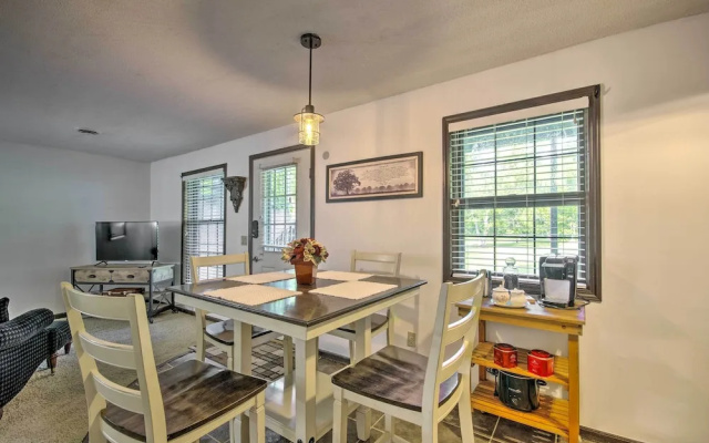 Cozy Hallsville Apartment w/ Shared Hot Tub!